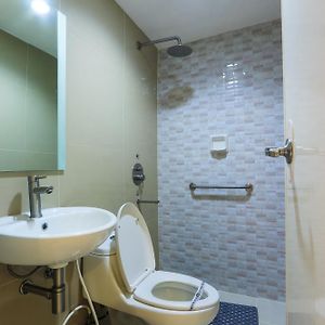 Econo Room